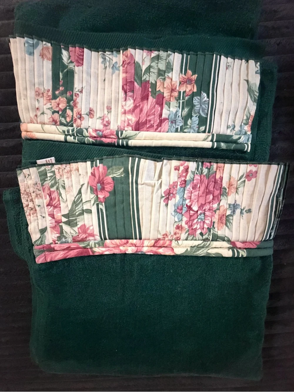 Avanti Green Bath Towel Set with Floral Pleated Trim
